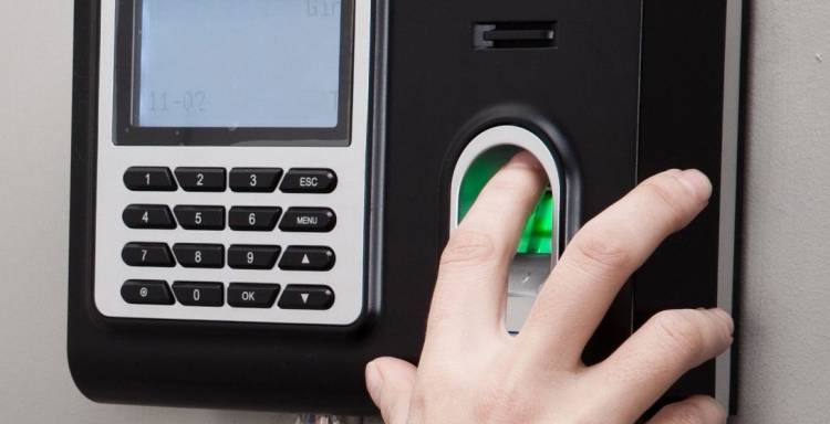  هل سيلغى نظام بصمة الموظفين في الأردن؟