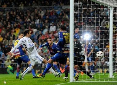 ريال مدريد يواصل ملاحقة برشلونة