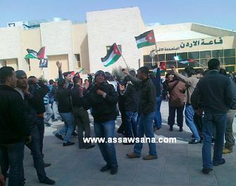 اعتصام "الحسين" مستمر ووعود بنقل المطالب الى البخيت