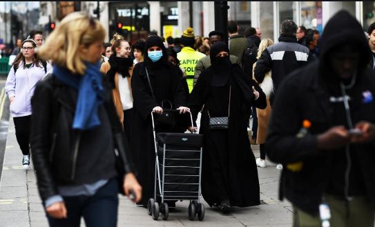  كورونا يقتل أكثر من 15 ألفا شخصا في بريطانيا 