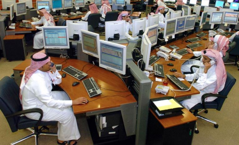 السعودية تقر تعديلات جديدة على أجور وإجازات العاملين
