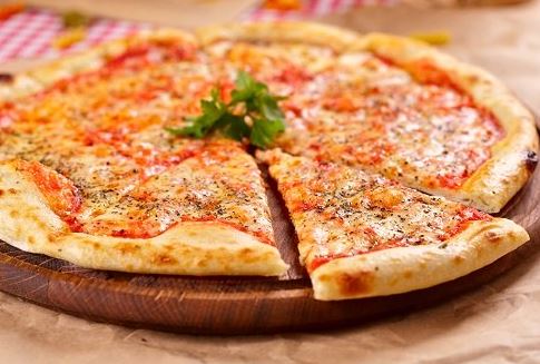 طريقة تحضير بيتزا مارجريتا الإيطالية