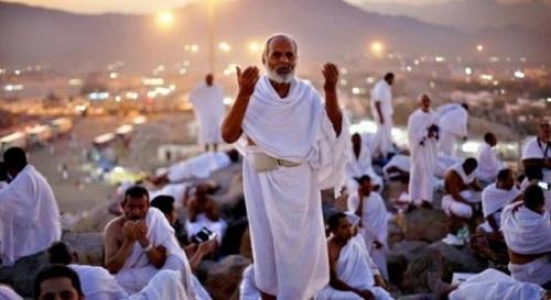 وزير سعودي: عدد الحجاج بحدود الألف