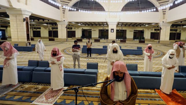 السعودية  ..  قرار رسمي حول الخُطب في المساجد