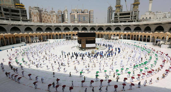 الحجاج يؤدون طواف القدوم ضمن البرتوكولات الوقائية