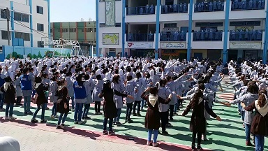 نحو مليوني طالب يعودون إلى مقاعد الدراسة