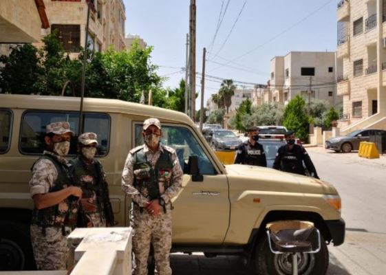 عزل بنايتين في منطقتي الزواهرة والزرقاء الجديدة
