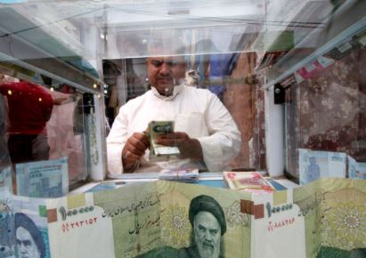 الريال الإيراني ينهار