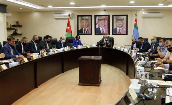 حماد: الحكومة حريصة على تحقيق مصلحة المواطن