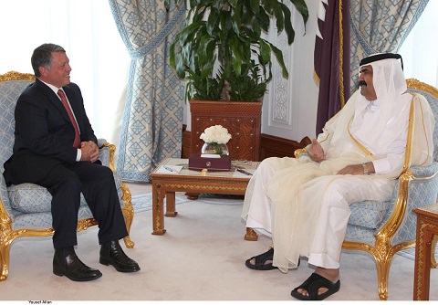 الملك يبحث مع امير قطر هاتفيا العلاقات الثنائية
