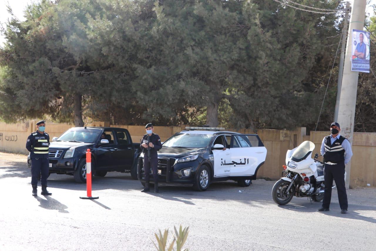 الأمن يعيد تفعيل كافة النقاط الأمنية والدوريات .. صور