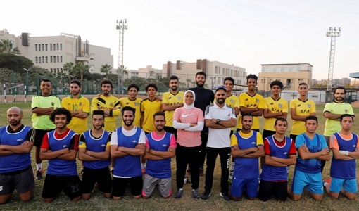 أول امرأة تدرب فريق كرة قدم للرجال في مصر .. شاهد