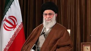 خامنئي يوجه رسالة غاضبة إلى شباب فرنسا