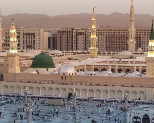 العالم يحيي ذكرى المولد النبوي في ظل غضب ضد فرنسا