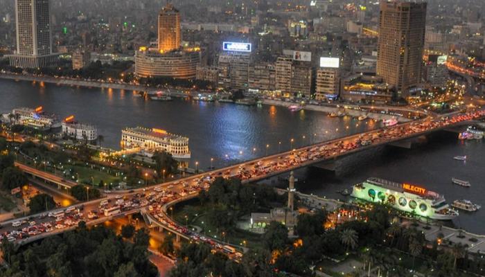 دولة عربية تشدد الإجراءات بعد تفشي كورونا
