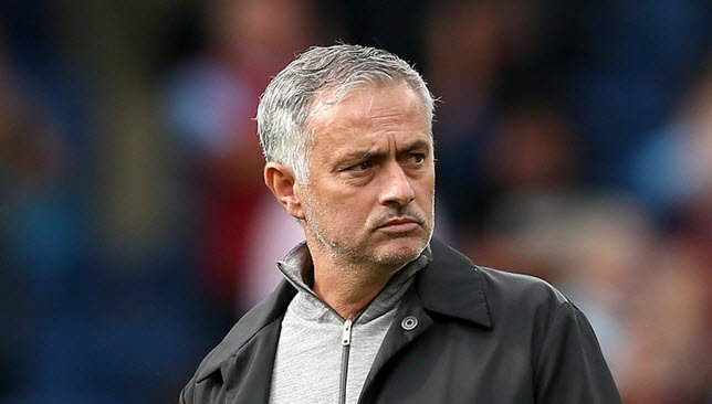 يويفا يعاقب جوزيه مورينيو 