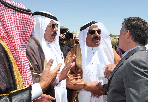 الملك يزور ناعور ويلتقي وجهاء وشيوخ وابناء اللواء