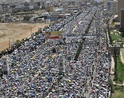 يمنية تنتحر لرفض والدها ترك ساحة الاعتصام