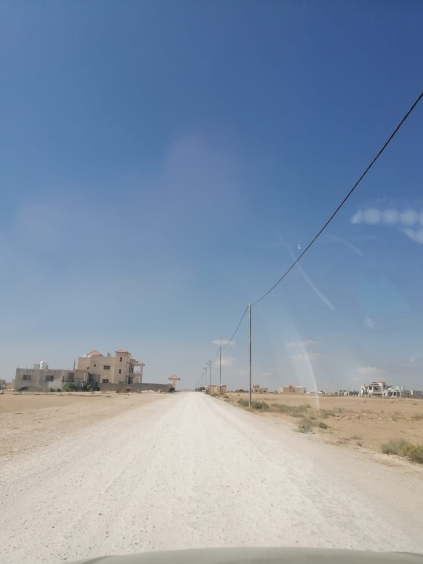 سكان الغدير الأخضر يشكون نقص الخدمات