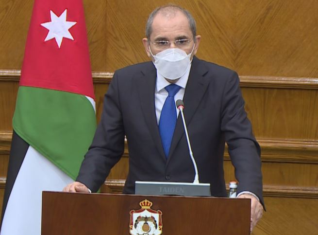 الصفدي: التدخل الإيراني يجب أن يتوقف لإنهاء التوتر