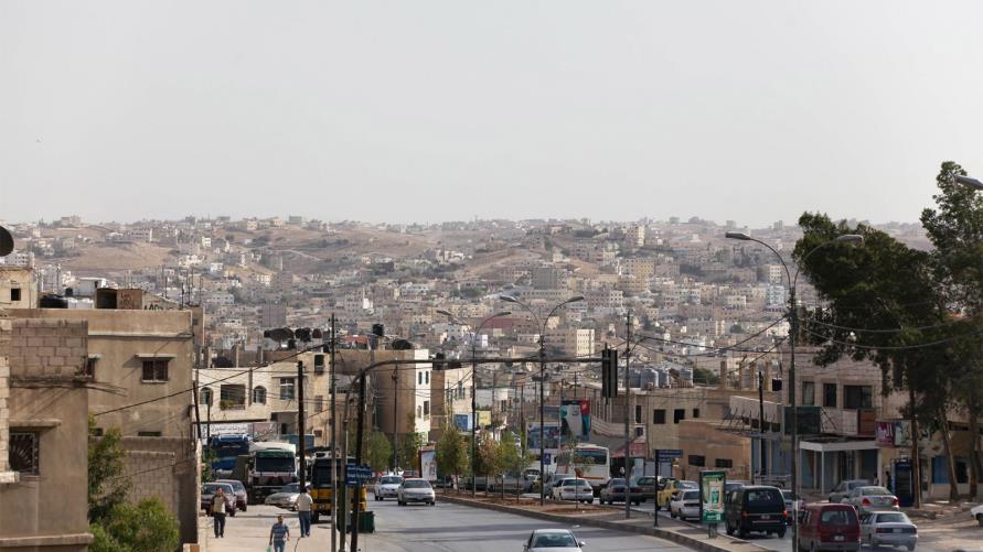 بلدية الرصيفة تنفذ حملة نظافة في المقبرة القديمة