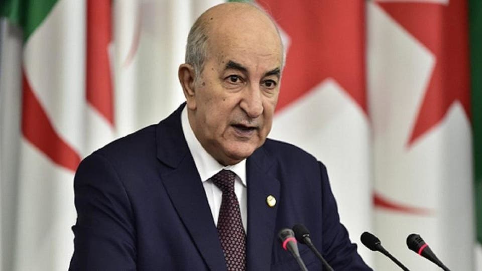 الرئيس الجزائري يقيل وزير النقل ومدير الخطوط الجوية