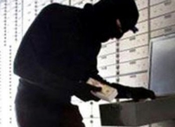 مرافق مريض يسرق نزلاء أحد مستشفيات دبي