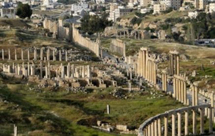 تجار مدينة جرش يحتجون