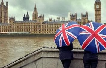 بريطانيا تفرض حجرا صحيا فندقيا على الوافدين