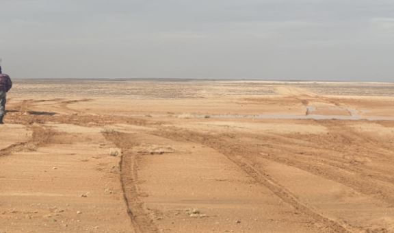 العثور على جثة أحد المفقودين الثلاثة جراء السيول في الرويشد