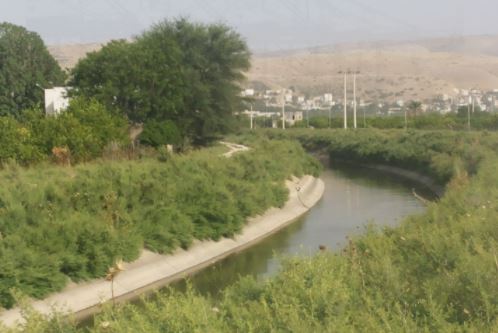 إزالة خراطيم مخالفة تسحب المياه من قناة الملك عبدالله