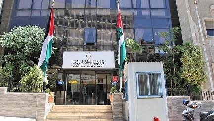 الجمارك توضح بشأن توقيف 3 موظفين بقضية فساد