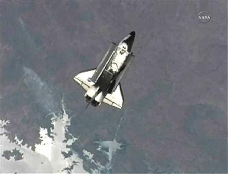 رواد المكوك انديفر يستعدون للهبوط في فلوريدا
