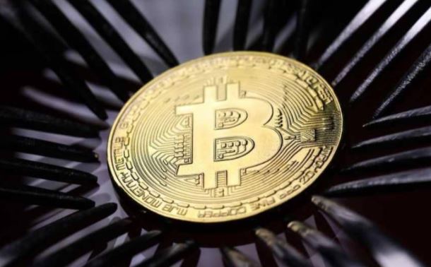 بتكوين تواصل التحليق.. وتبلغ ذروة جديدة