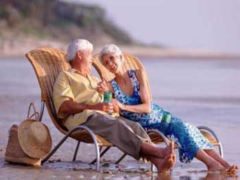 العلاقات الاجتماعية والحركة مفتاح السعادة في سن الشيخوخة