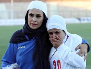 منتحبنا النسوي لكرة القدم يفوز على نظيره الايراني بقرار تحكيمي بسبب "الحجاب"
