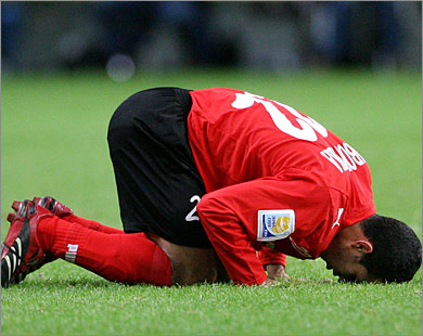 ابوتريكة أفضل لاعب خارج اوروبا وامريكا الجنوبية
