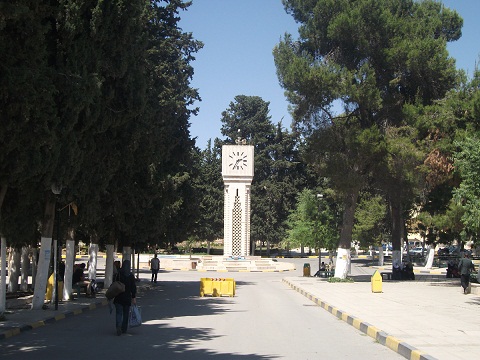 استاذ جامعي يروج لمواقع اباحية ومواضيع جنسية !