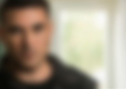 فنان شهير يقع بالقفص الذهبي ومفاجأة حول قراره  ..  شاهد