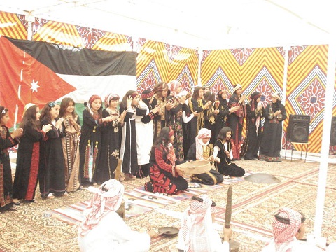 مدرسة المناخر الاساسية  تحتفل بالاعياد الوطنية