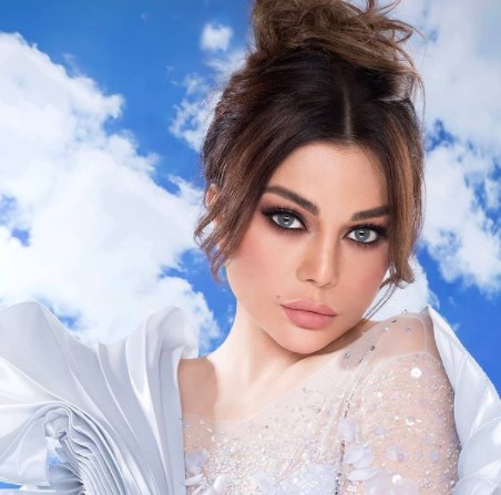 هيفاء وهبي تستعرض جسدها بإطلالة شبه عارية ..  وتعليق أردني يفجر الردود عليه ..  شاهد