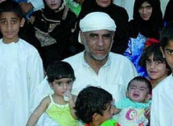 اماراتي ينجب 90 طفلا من 17 زوجة