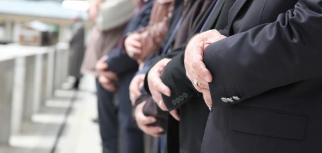 ما حكم صلاة الجنازة وكيف تُأدى؟