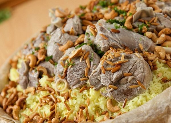 ما حكم العزائم الخاصة للمسؤولين؟ 