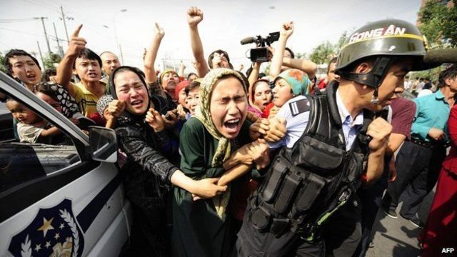 يوتيوب يعيد بعض مقاطع حول مأساة الإيغور بعد احتجاجات