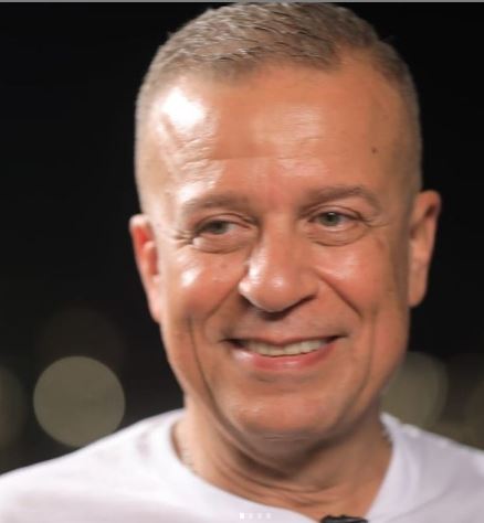  شريف منير يثير السخرية بهذه الأطلالة .. شاهد