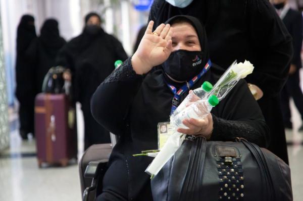 هكذا تم استقبال أول فوج لمعتمري الخارج بالمدينة المنورة  .. صور 