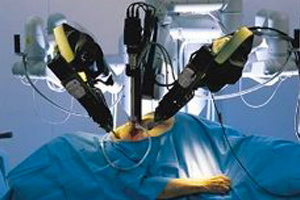 روبوت جراح يجري عمليات دقيقة بروسيا