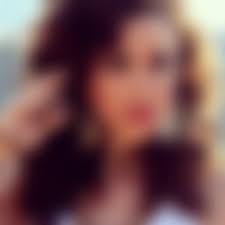  فنانة تنشر صور التاتو بمناطقها الحساسة .. شاهد