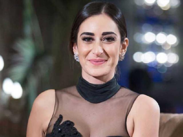  امينة خليل تهرب من خطيبها ليلة الزفاف .. شاهد